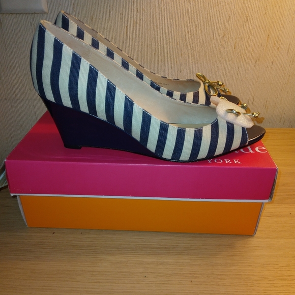 Kate Spade Melinda Nvy/wht stripe gold met.bow canvas sz9.5 - Picture 3 of 7